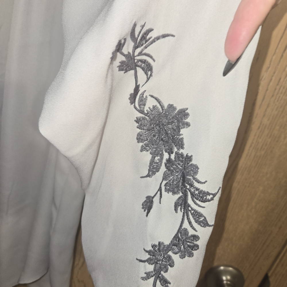 Simply Vera Vera Wang Soft Gray Top - Picture 3 of 5
